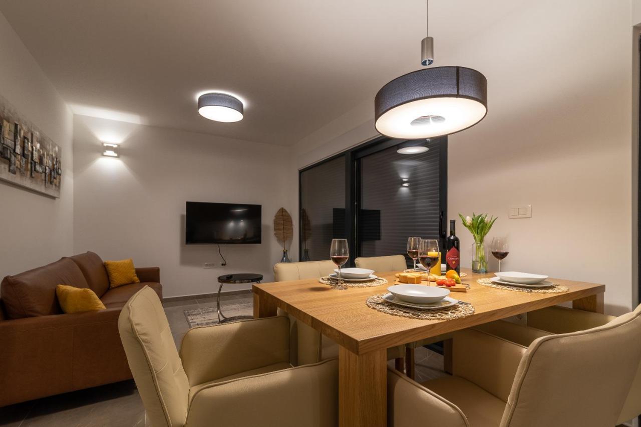 Poolside 2 Bedroom Ap. Mare Trogir Exterior foto